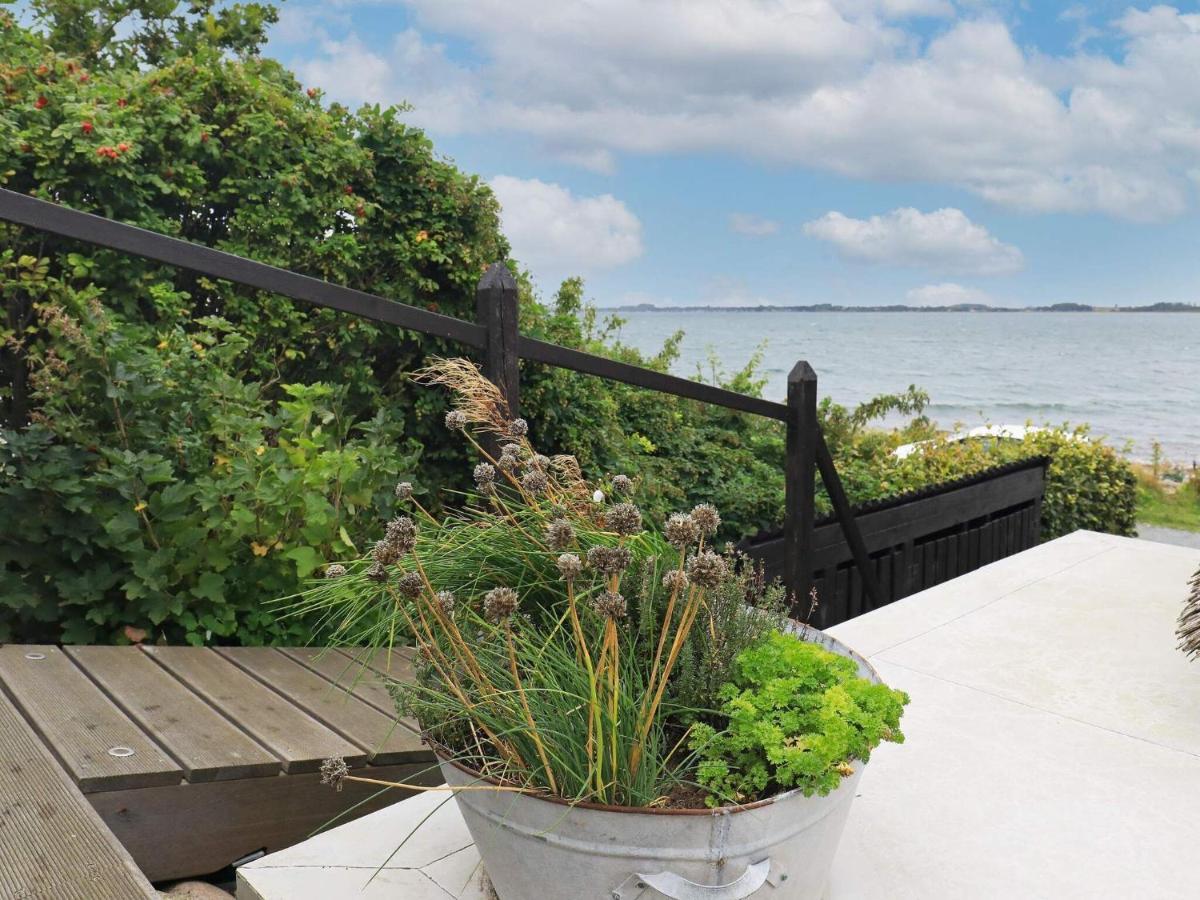 4 Person Holiday Home In Mesinge 외부 사진