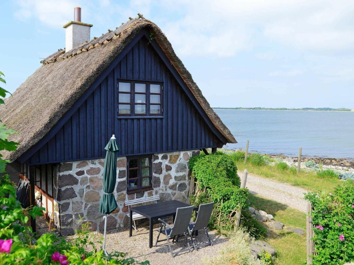 4 Person Holiday Home In Mesinge 외부 사진